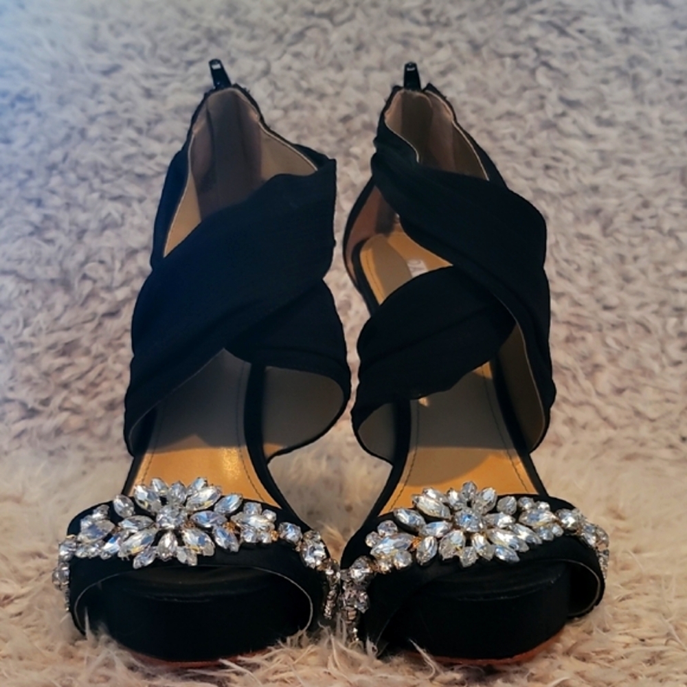 Elegant Black Women's Shoes with Crystal Embellishments